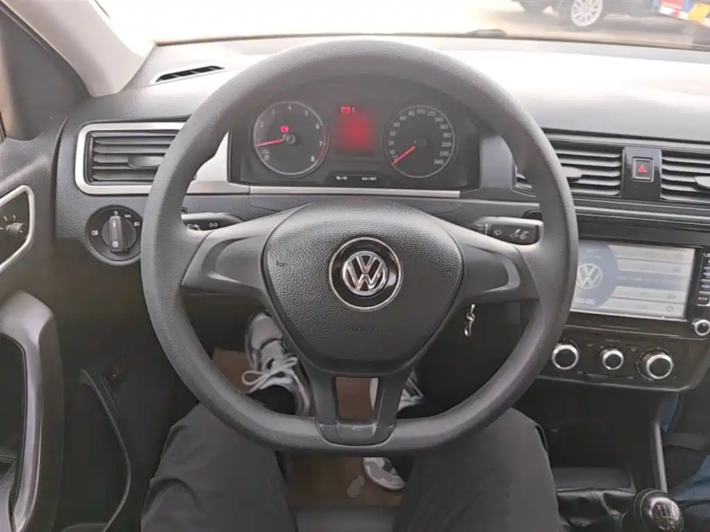 Volkswagen Santana 2016 1.6L Manual Trend Edition фото 11