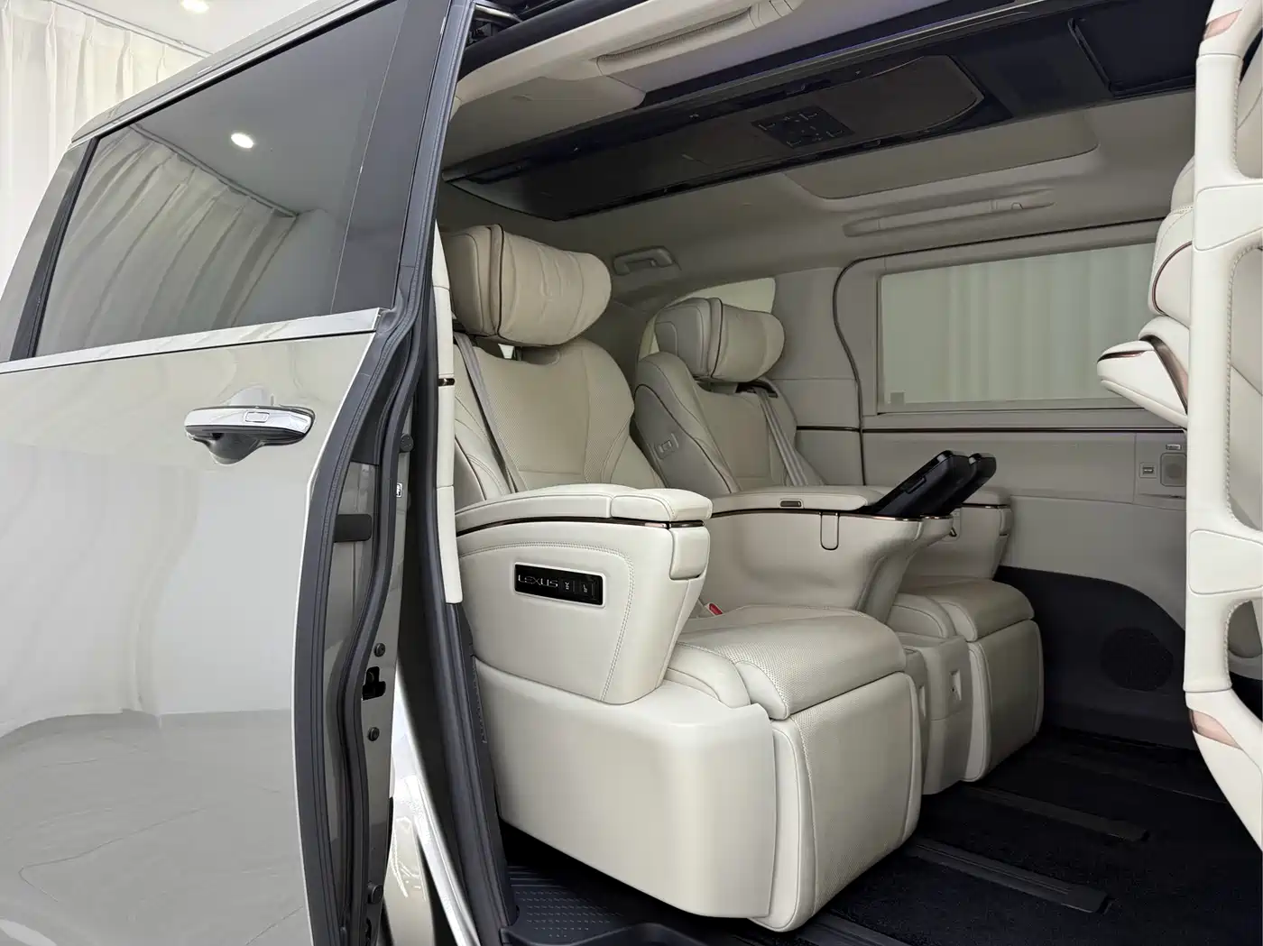 Lexus LM 2025 2023 500h 6-Seater Prestige Edition