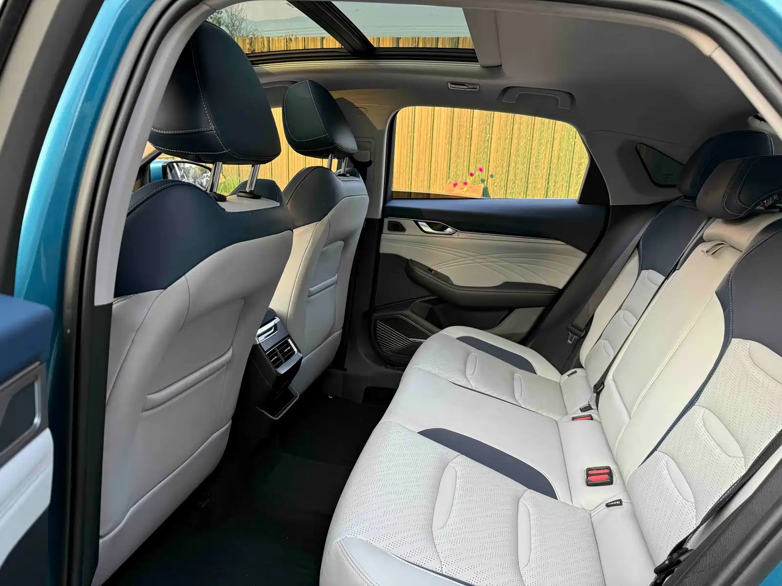 Фото 7 - Geely Preface