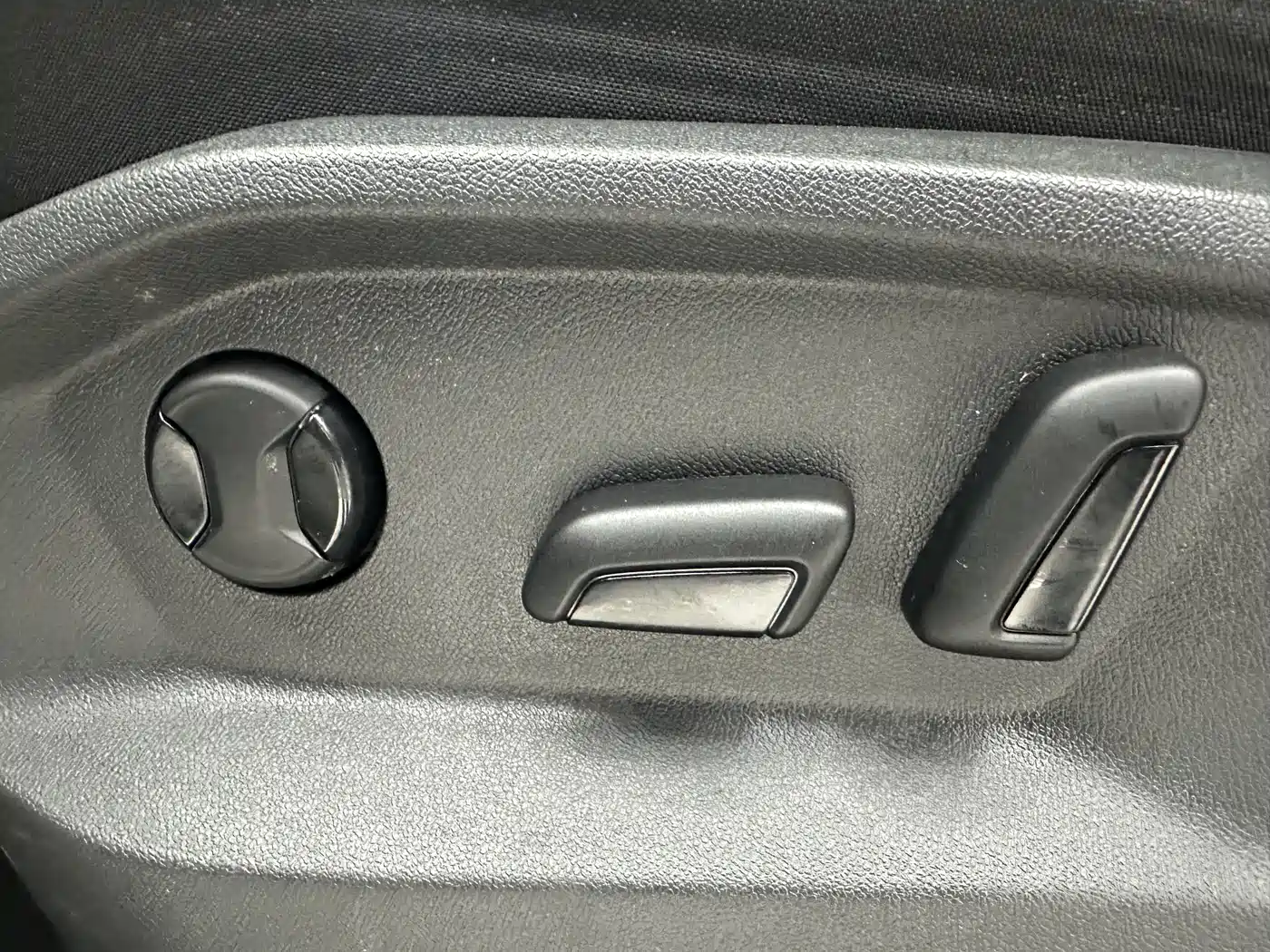 VOLKSWAGEN T ROC EXPLORING SONGS