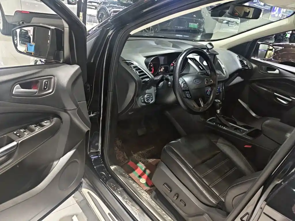 Фото 16 - Ford Kuga