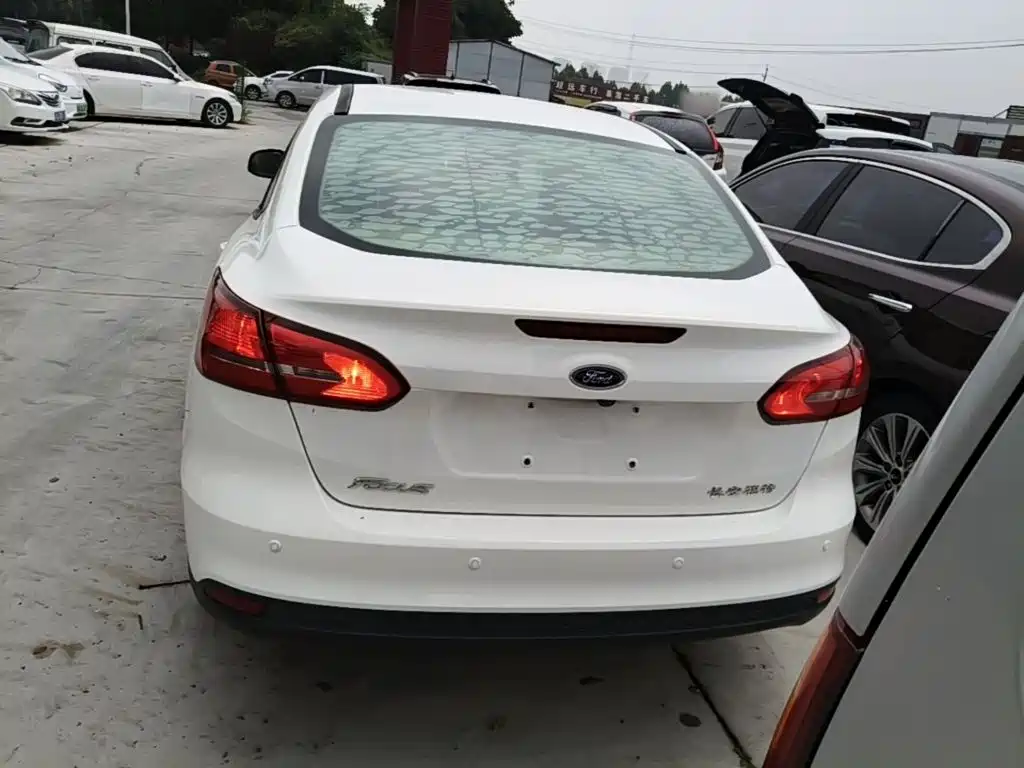 Фото 6 - Ford Focus
