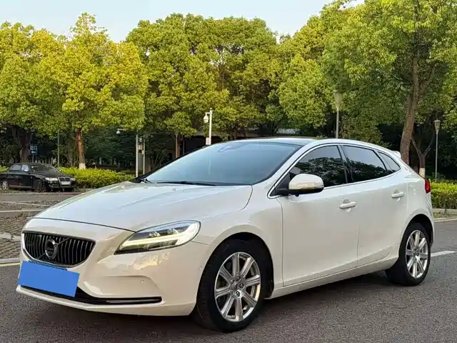  Volvo Volvo V40 2017 T4 Inscription