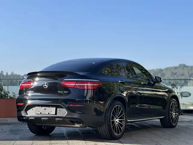 Mercedes-Benz GLC Coupe AMG 2017 AMG GLC 43 4MATIC Coupe SUV — фото 4