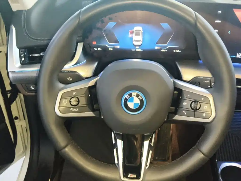 Photo 11 - BMW iX1