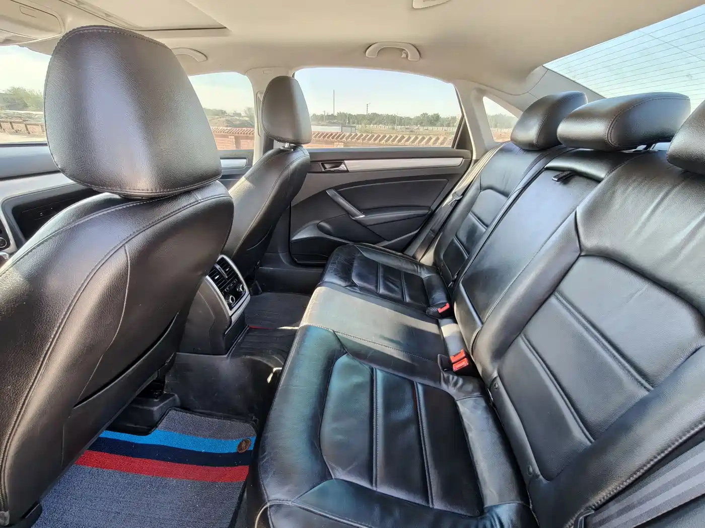 Volkswagen Passat 2014 1.8TSI DSG Luxury Edition фото 6