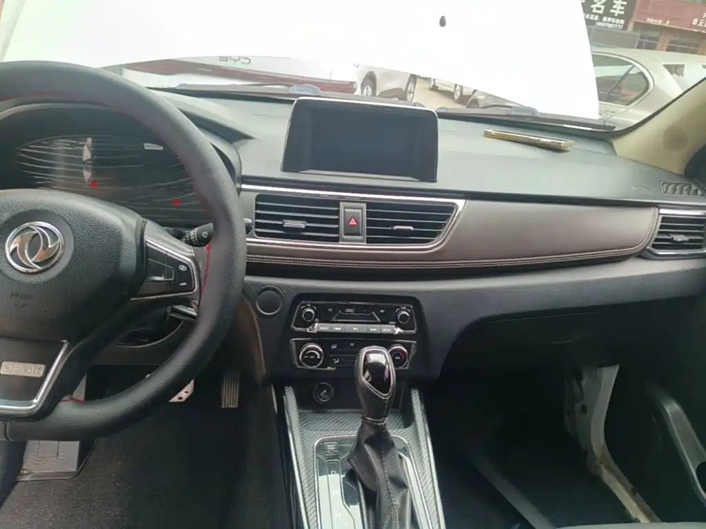 Dongfeng Fengguang Fengguang 370 2018 2018 S370 1.5L CVT Luxury (7-seater)