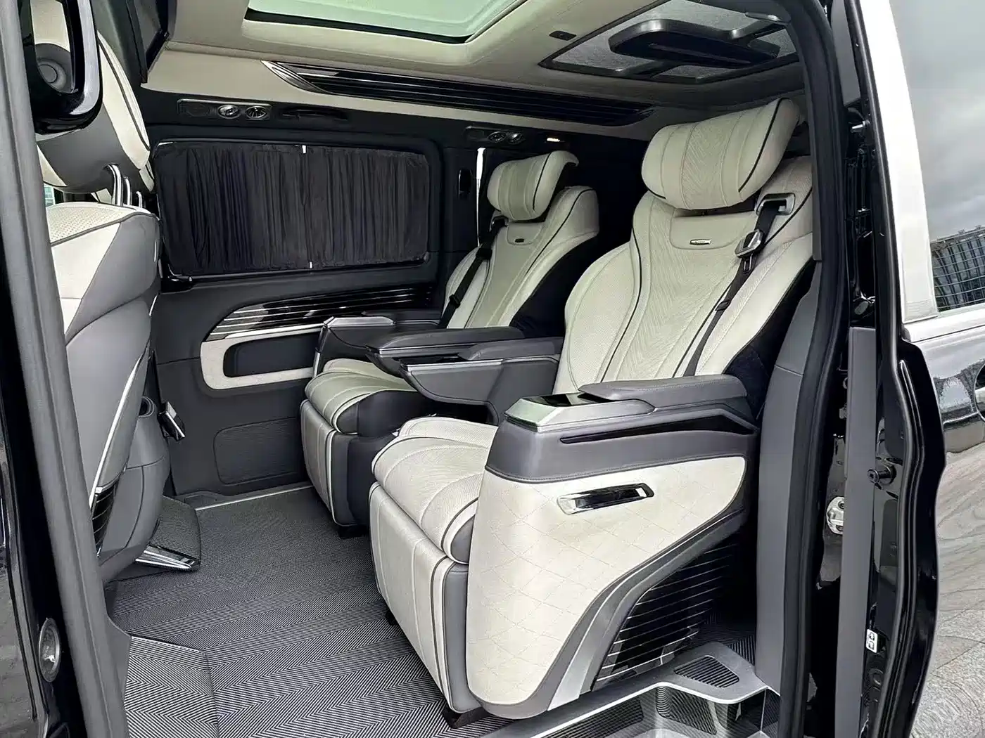 Mercedes-Benz V-Class 2022 V 260 L Long Wheelbase Prestige Edition фото 9