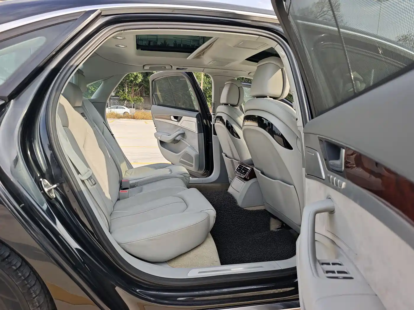 Audi A8 2011 A8L 3.0 TFSI quattro Premium (245kW) фото 19