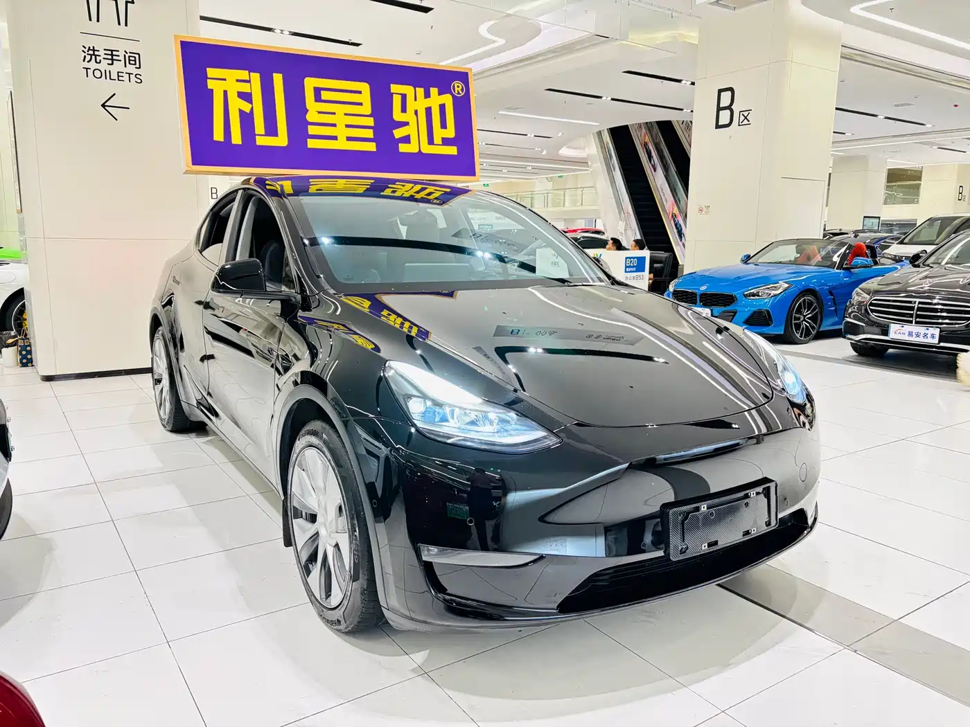 TESLA MODEL Y