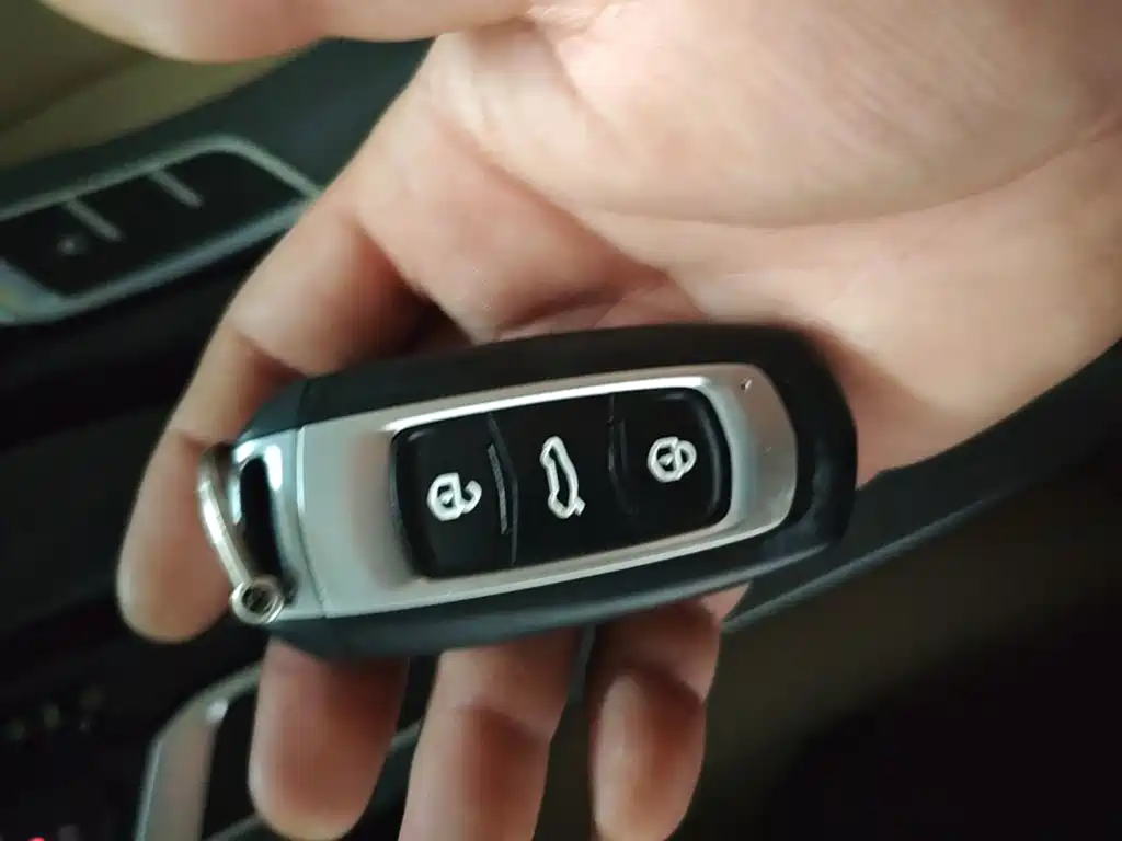 Фото 9 - Geely Emgrand
