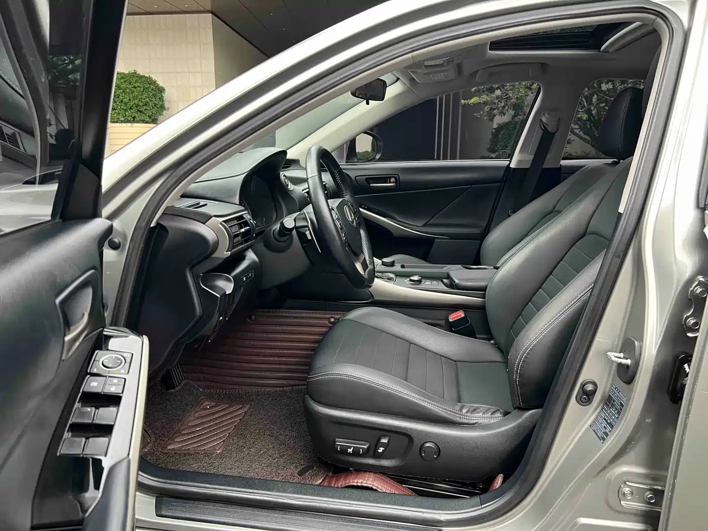 Lexus IS 2017 300 Leading Edition фото 11