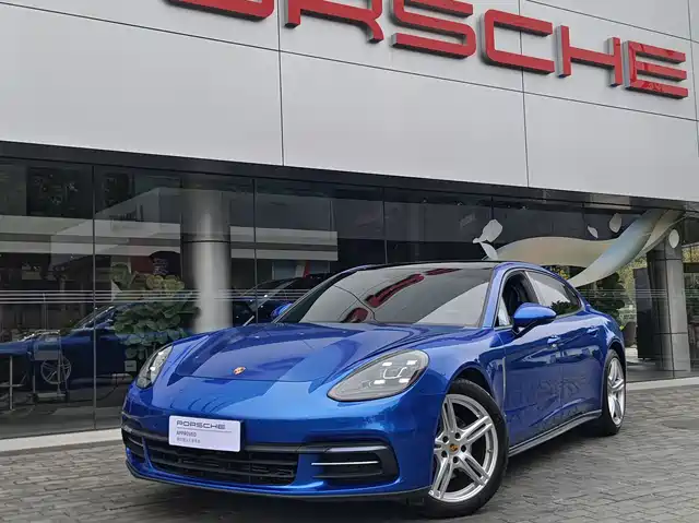PORSCHE PANAMERA