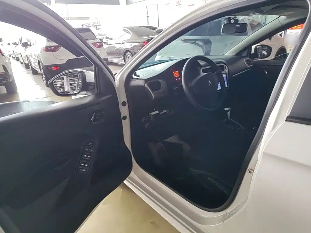 Peugeot 301 2017 2016 1.6L Auto Comfort Edition