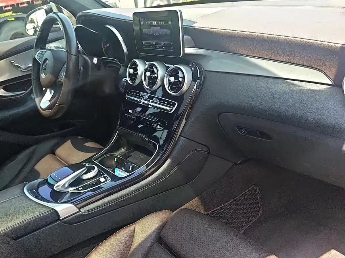 Mercedes-Benz GLC 2018 Facelift GLC 200 4MATIC фото 26