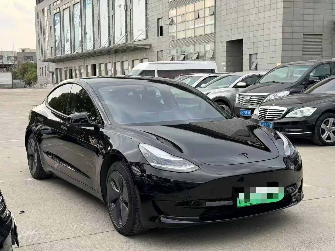 TESLA MODEL 3