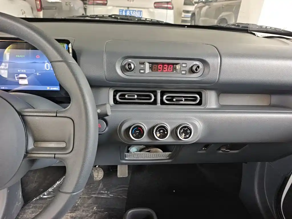 Wuling Motors Wuling Zhiguang NEV 2026 2025 Model 305km Base Version