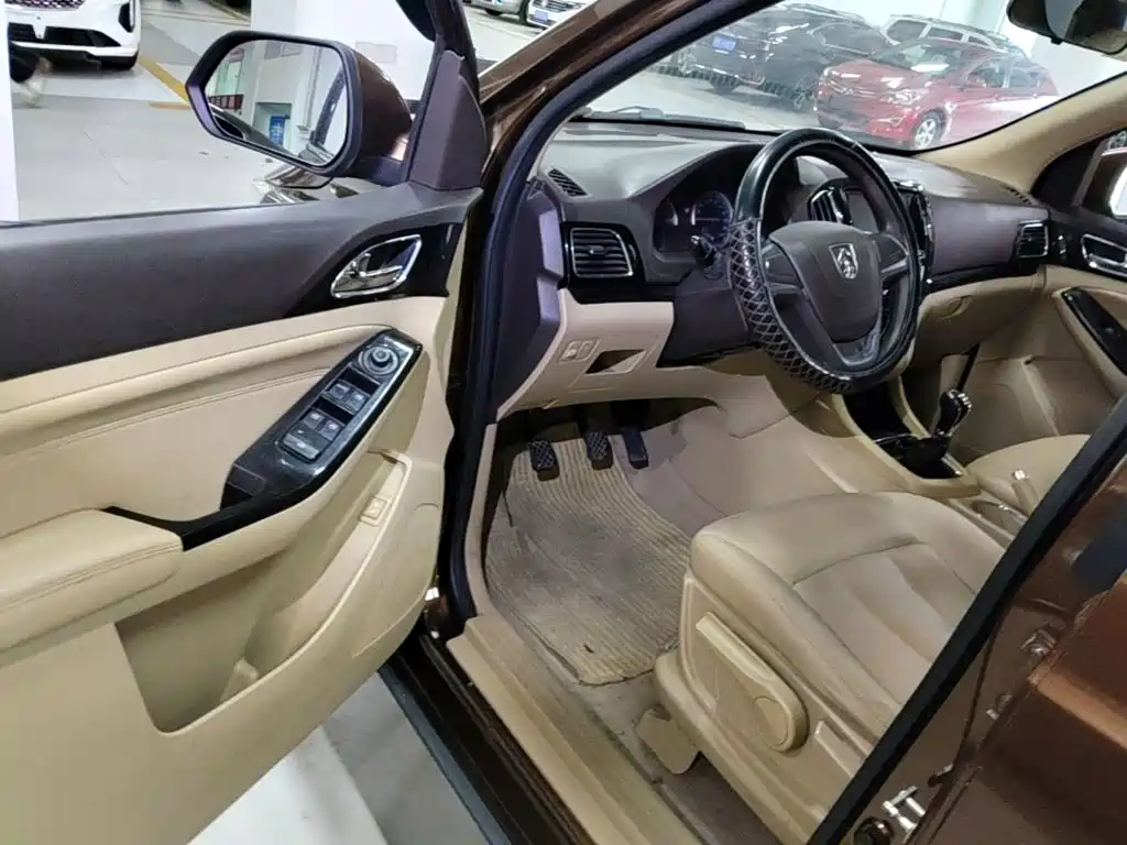 Baojun 730 2015 2014 1.5L Manual Comfort ESP Edition 7-Seater