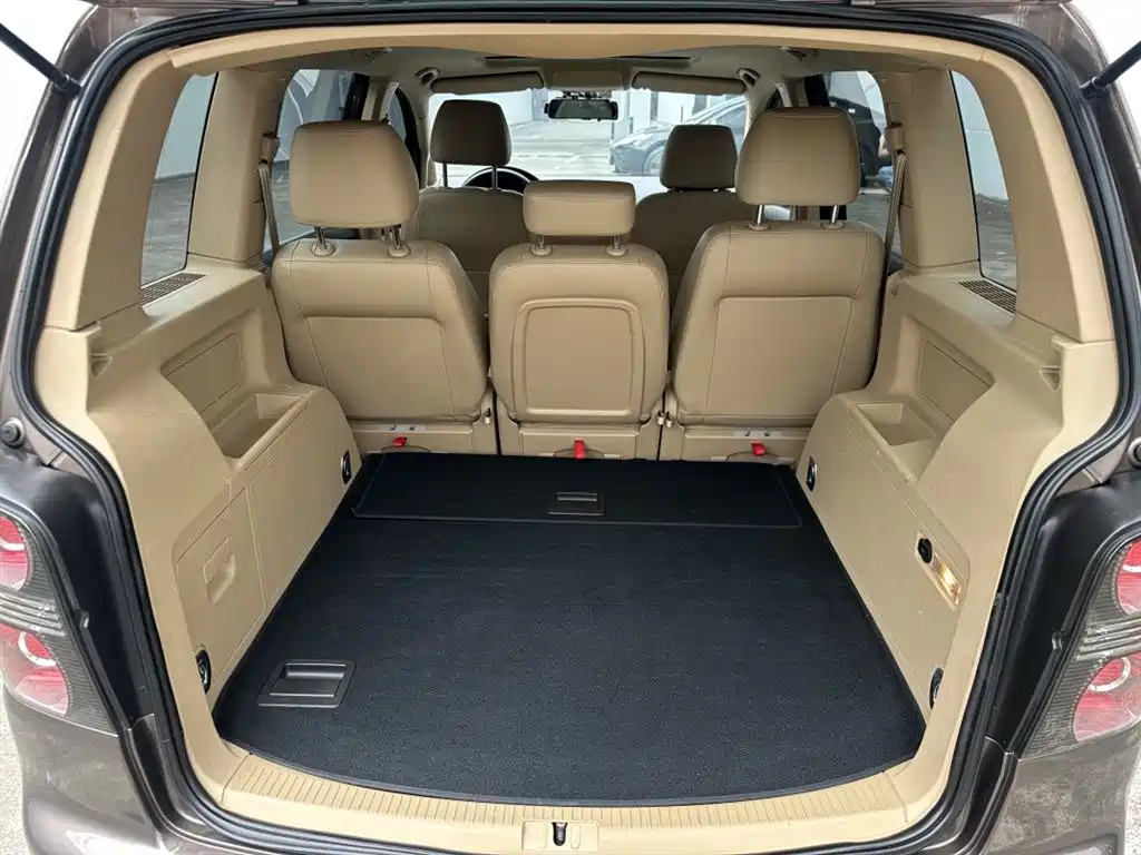 Volkswagen Touran 2013 1.4T DSG Comfort 5-seater фото 16