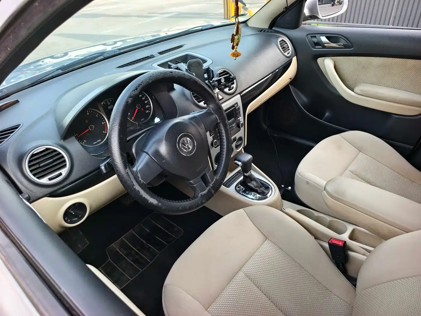 Volkswagen Lavida 2011 1.6L Automatic Leisure Edition фото 7