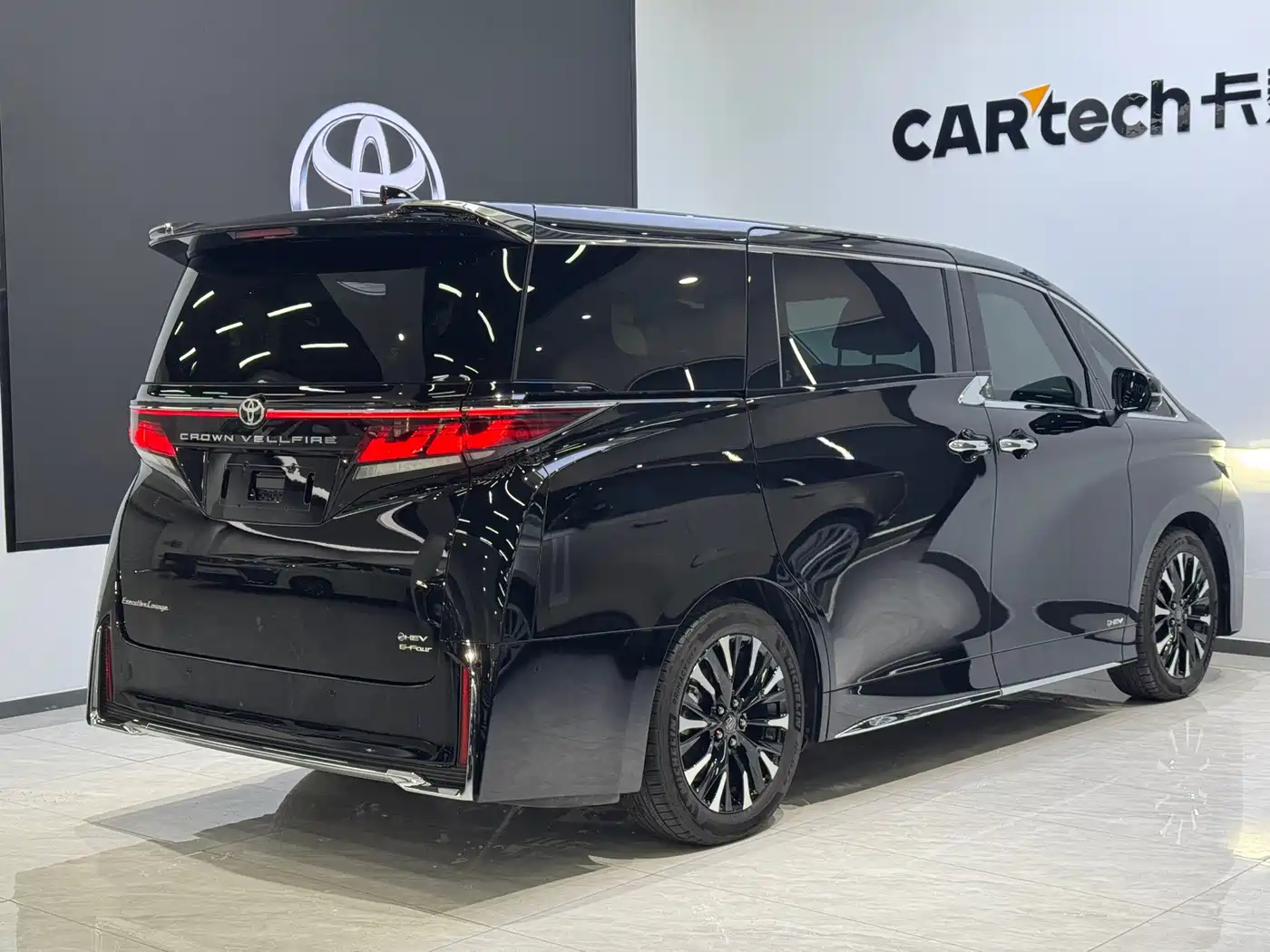 Toyota Vellfire 2026 2024 Crown Hybrid 2.5L Executive Premium Edition
