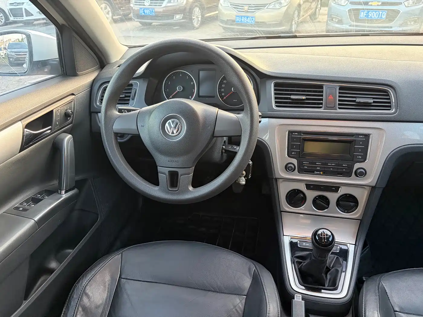 Volkswagen Lavida Tour 2013 1.6L Manual Comfort фото 11