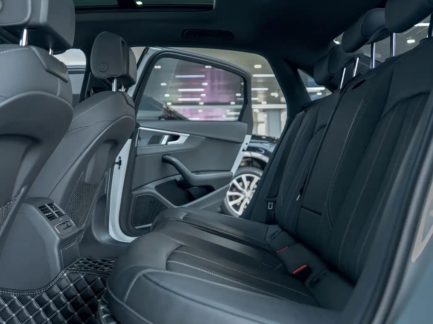 Фото 11 - Audi A4L