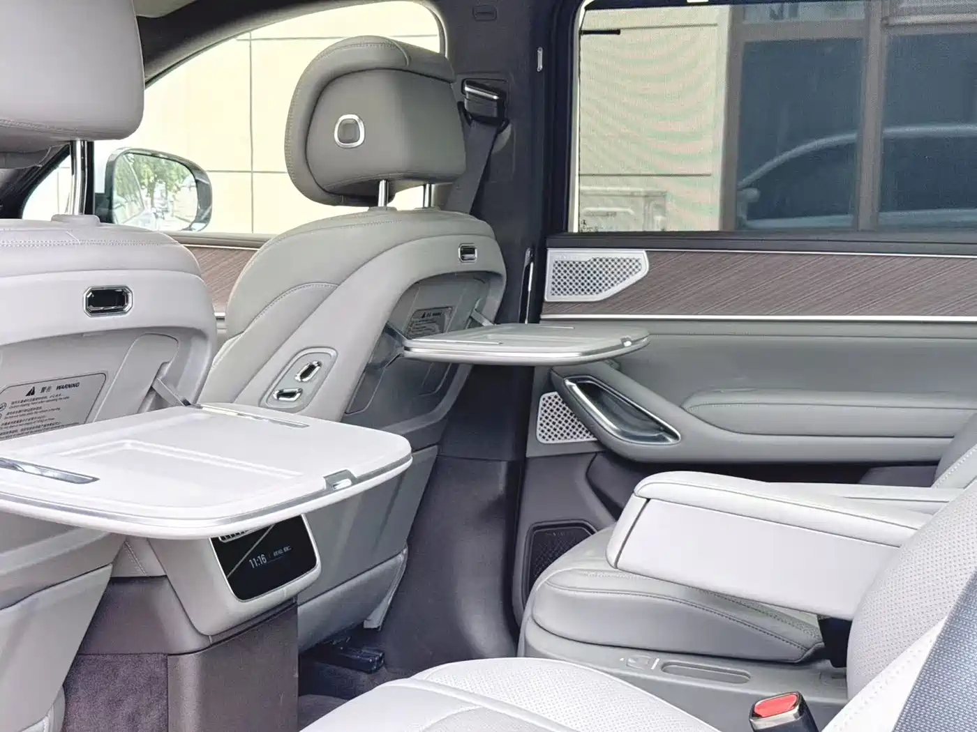 Denza N9 2026 2025 Model Prestige Edition