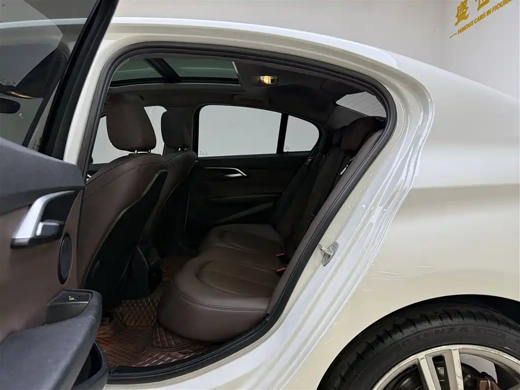 BMW 1 Series 2019 120i Leading M Sport Package фото 6