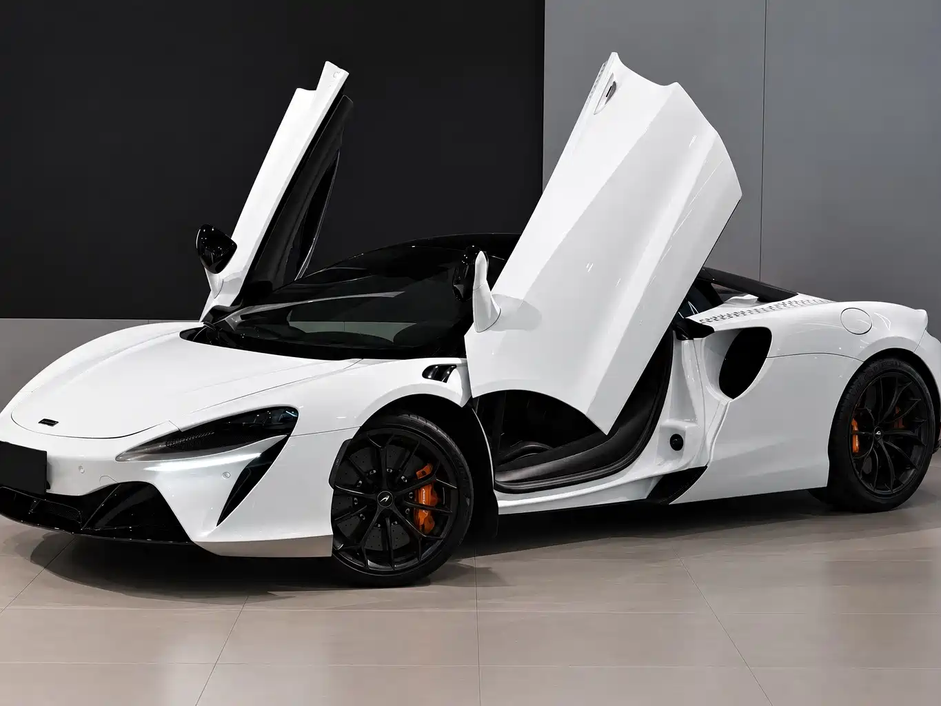 صورة 1 - McLaren Artura