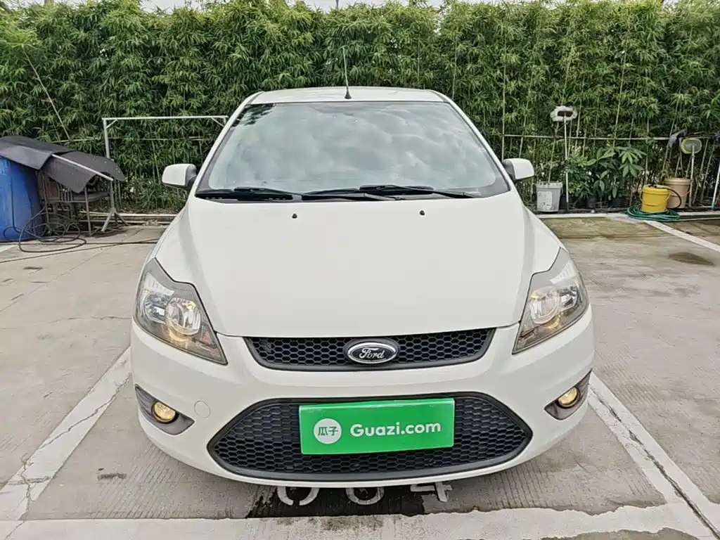 Ford Focus 2015 2013 Hatchback Classic 1.8L Manual Base