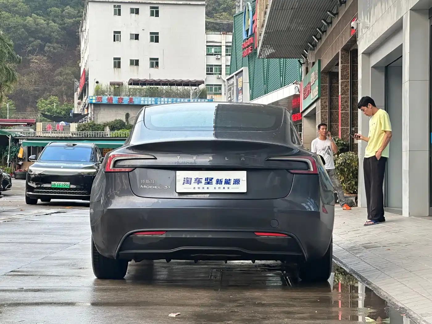 TESLA MODEL 3
