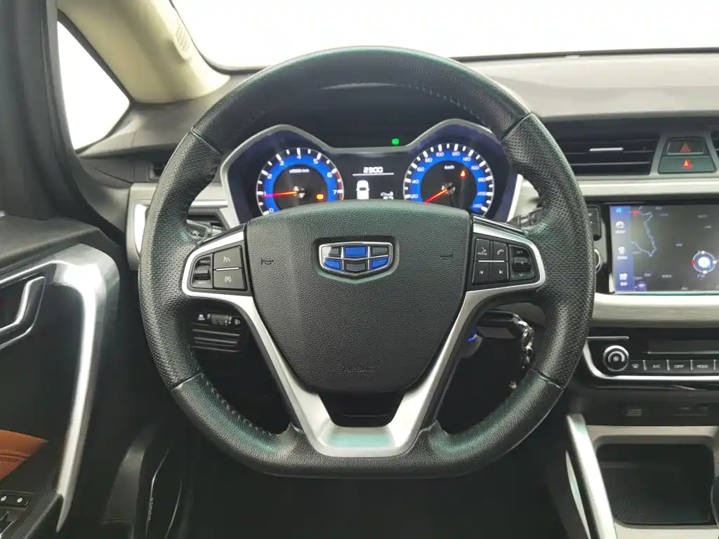 Фото 11 - Geely Vision X3