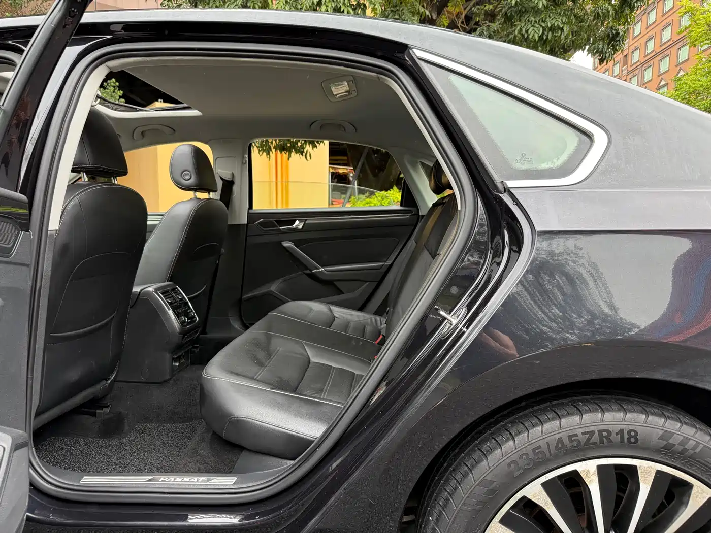 Volkswagen Passat 2017 330TSI DSG Luxury фото 7