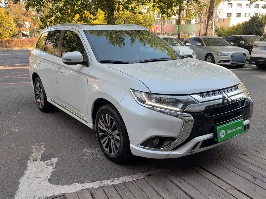 Photo 22 - Mitsubishi Outlander