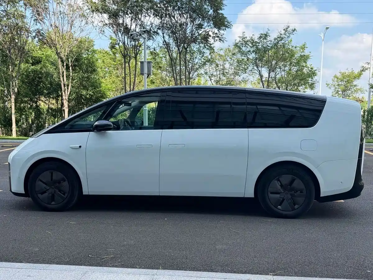 Li Auto MEGA 2025 2025 Ultra Smart Renewal Edition