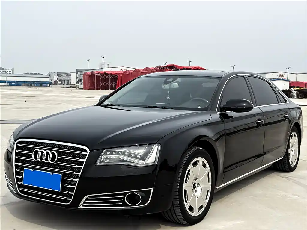 Фото 14 - Audi A8