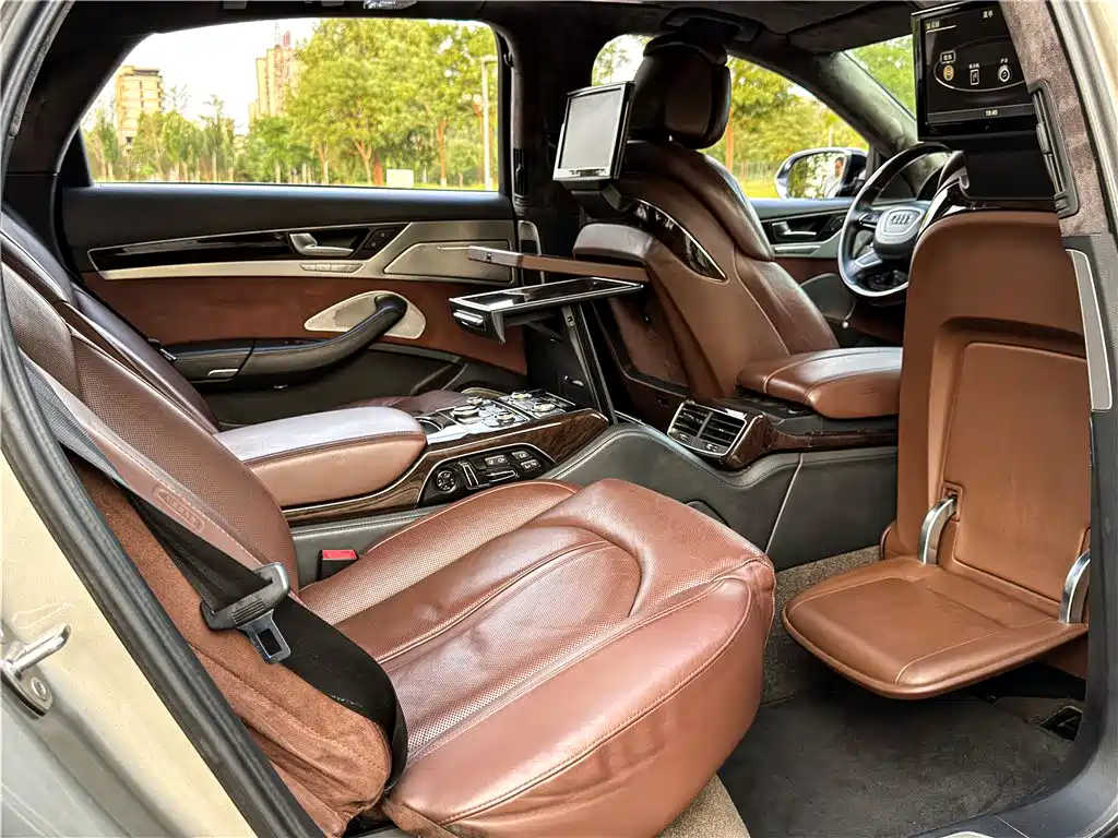 Фото 9 - Audi A8