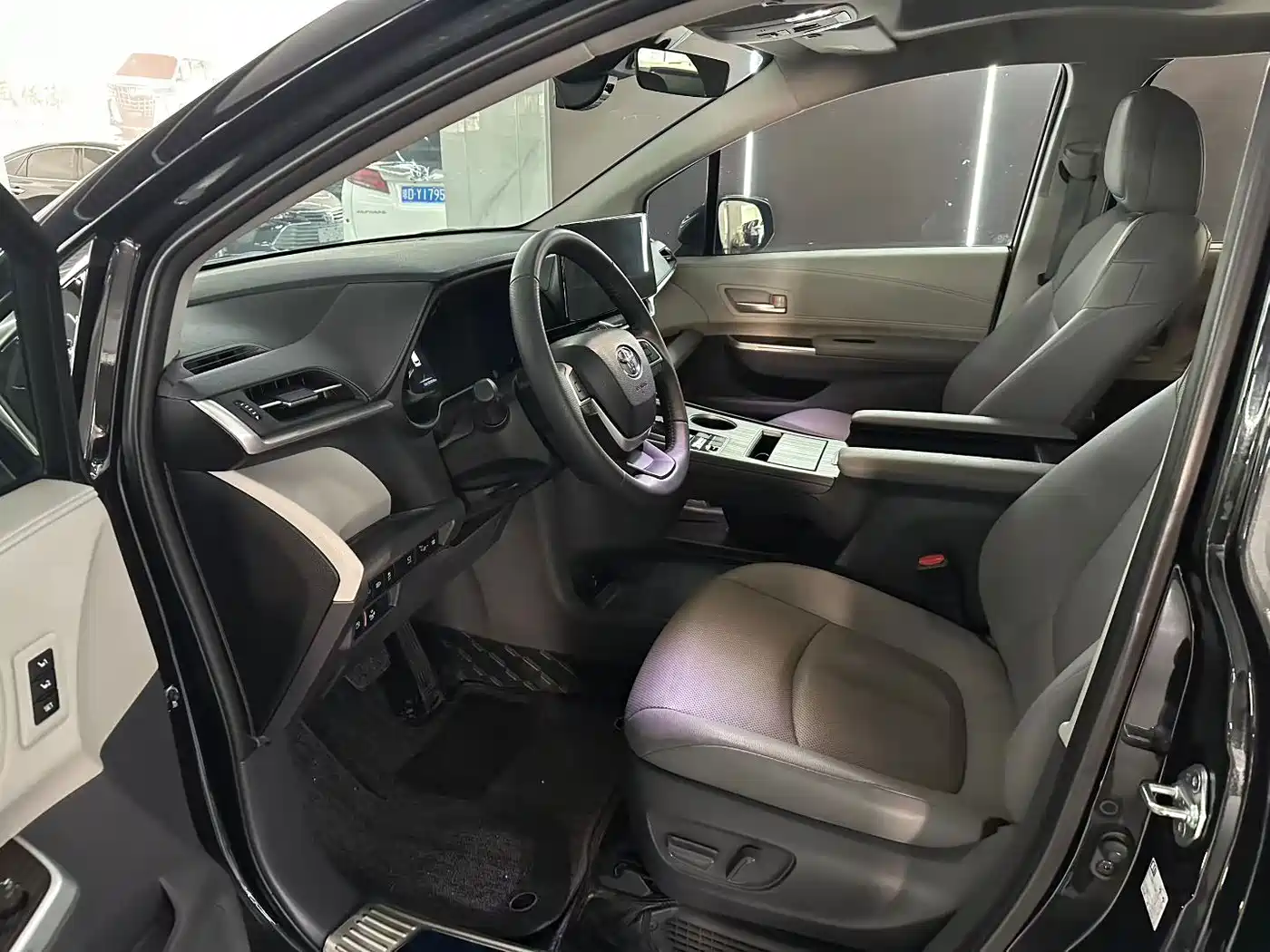 Toyota Granvia 2024 2023 2.5L Hybrid Prestige PLUS Edition