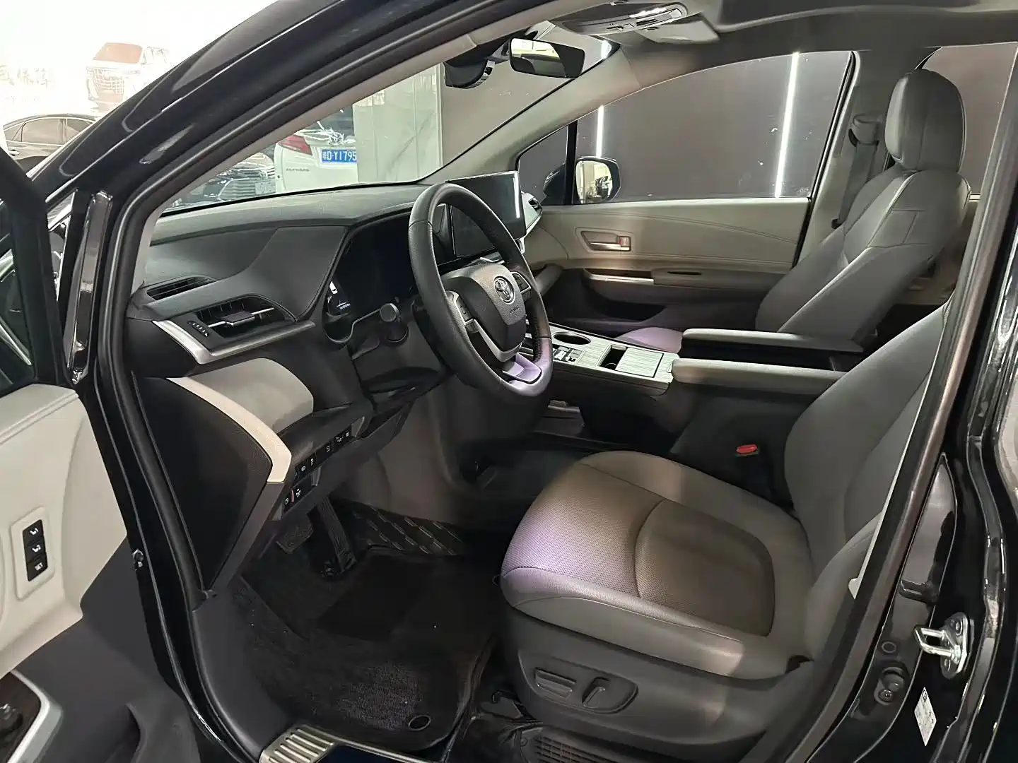 Фото 4 - Toyota Granvia