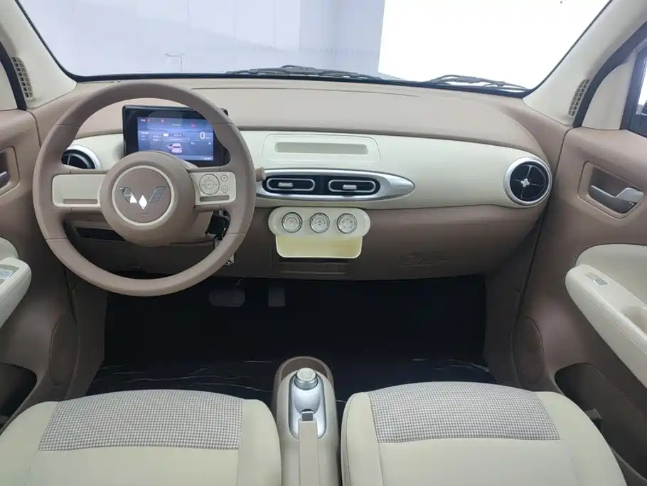 Wuling Motors Hongguang MINIEV 2026 2025 4-Door Advanced