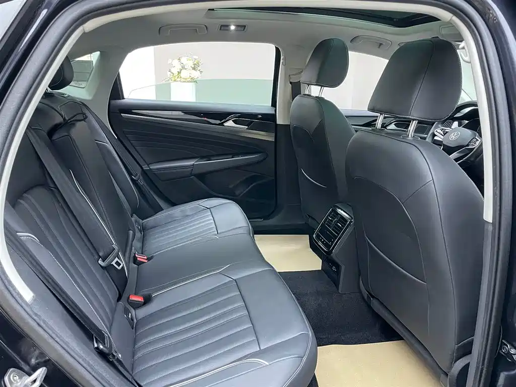 VOLKSWAGEN PASSAT NEW ENERGY