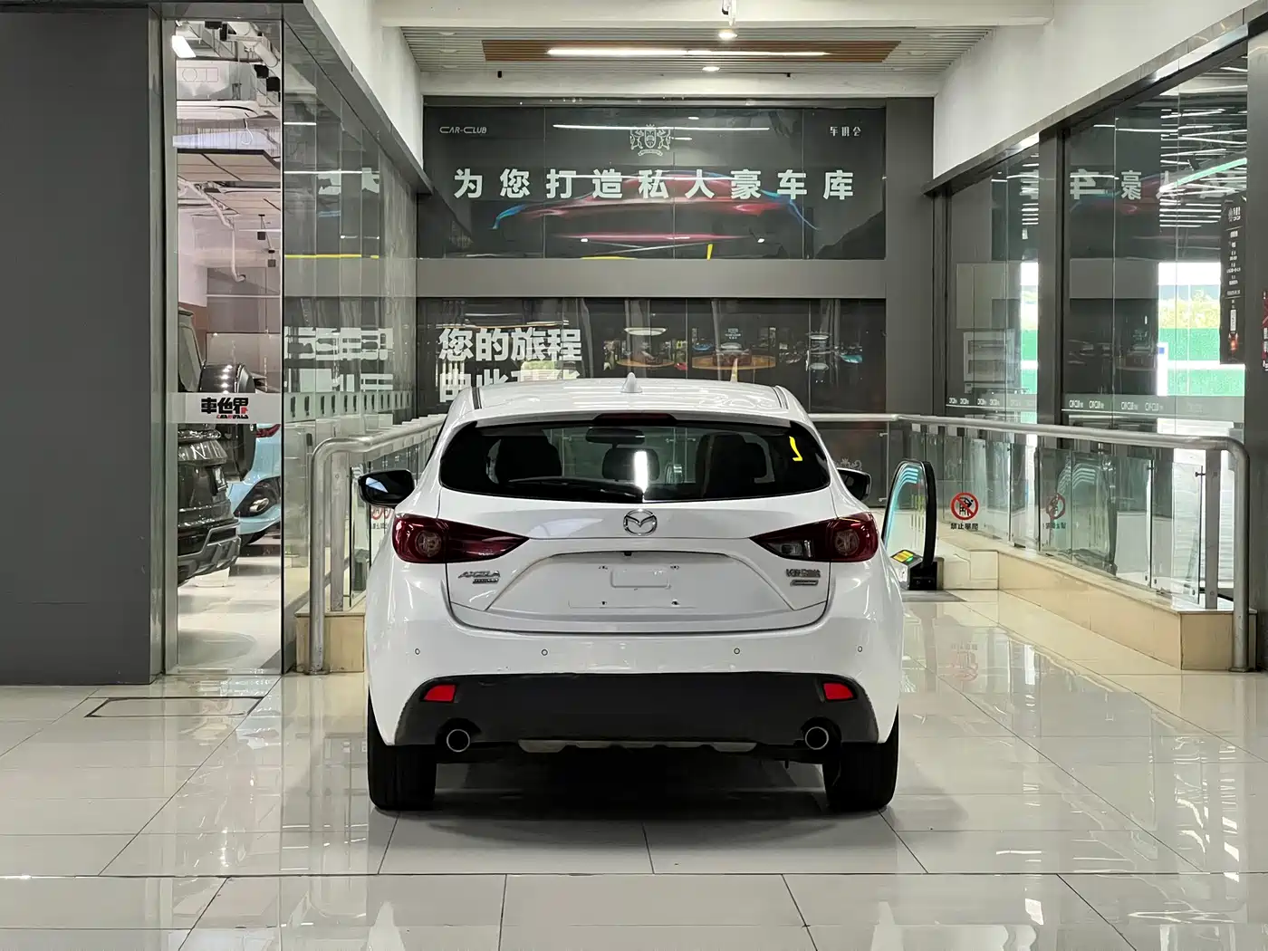 Фото 11 - Mazda Mazda 3