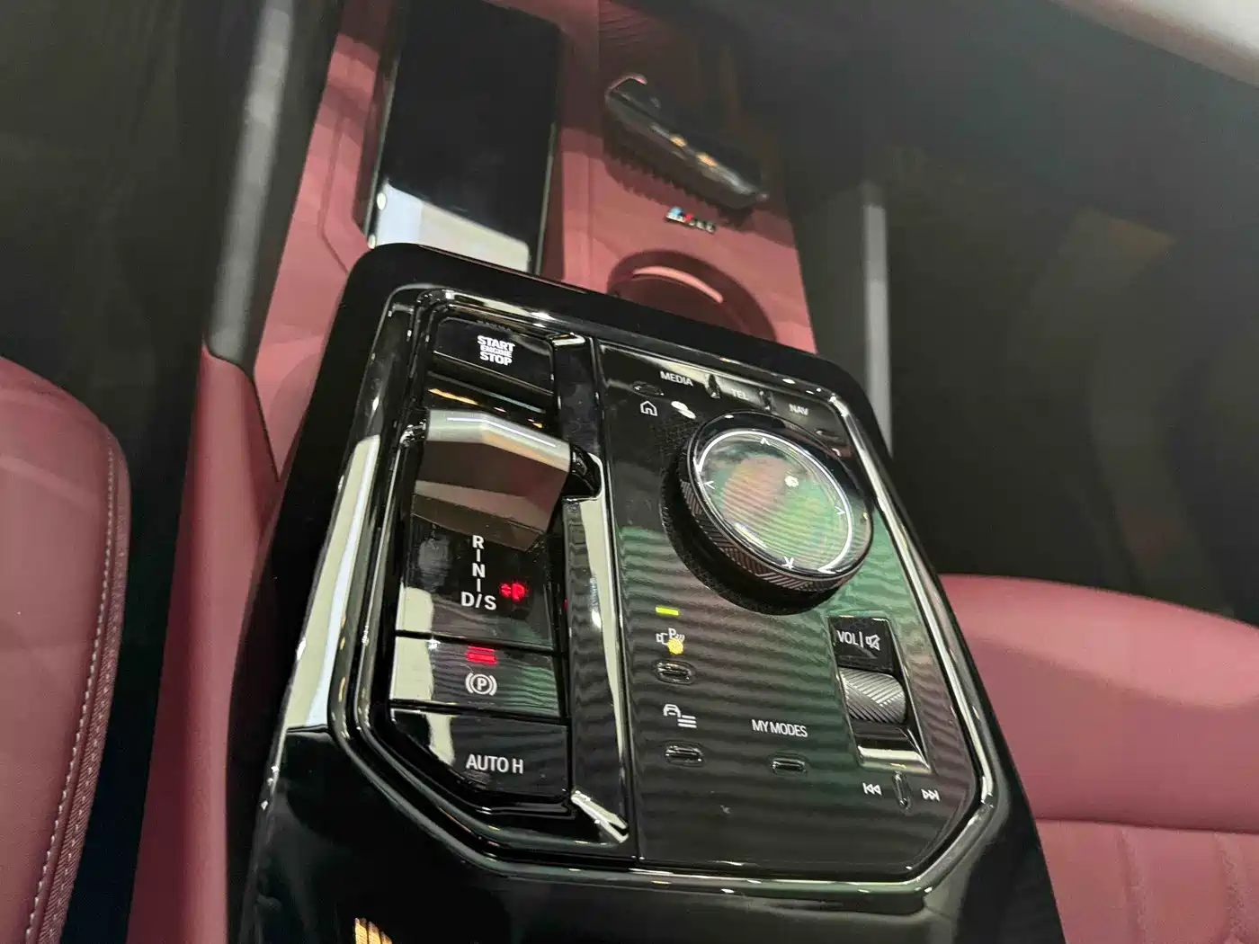 BMW 5 Series 2025 530Li Leading M Sport Package фото 16
