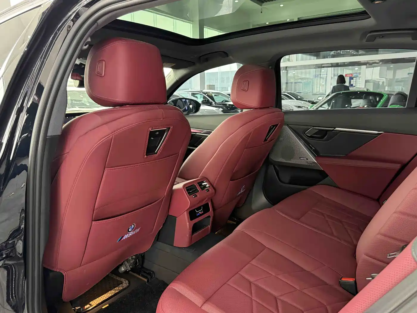 BMW 5 Series 2025 530Li Leading M Sport Package фото 11