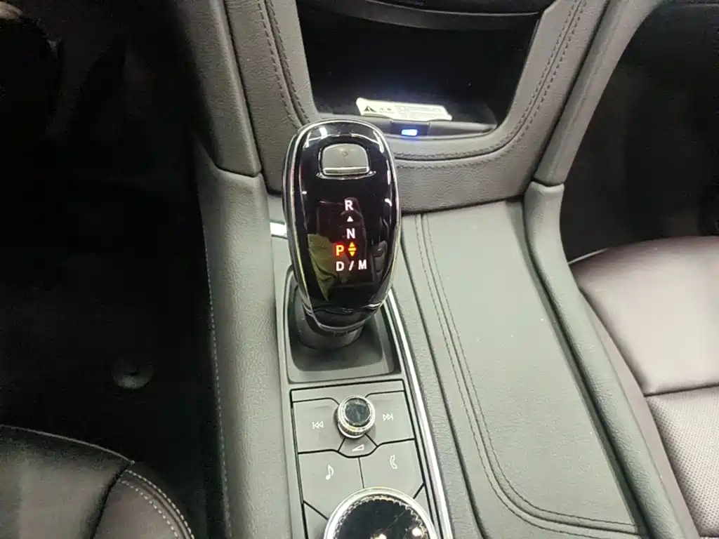Photo 14 - Cadillac XT6