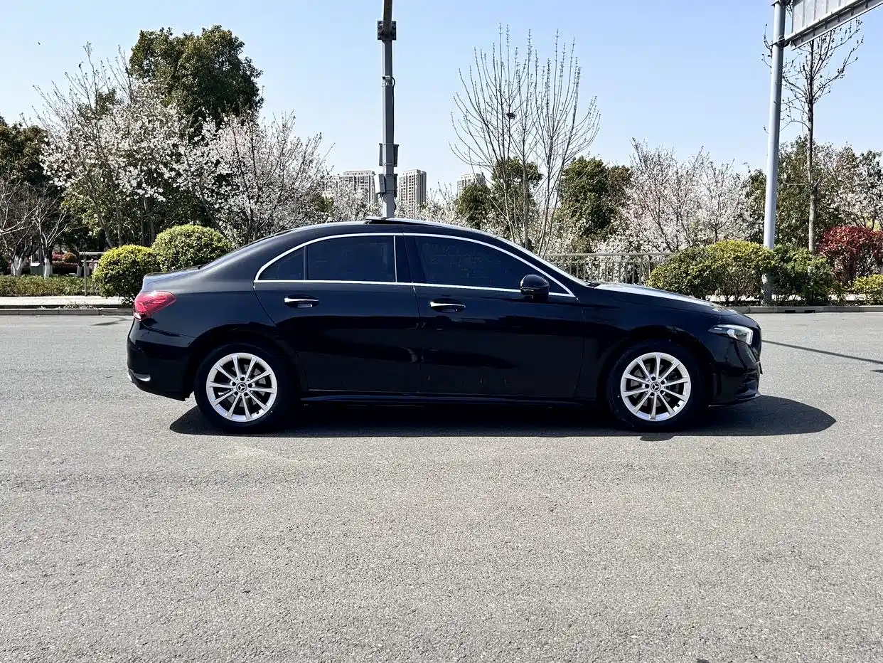 Mercedes-Benz A-Class 2021 A 200 L Sport Sedan Dynamic Type фото 5