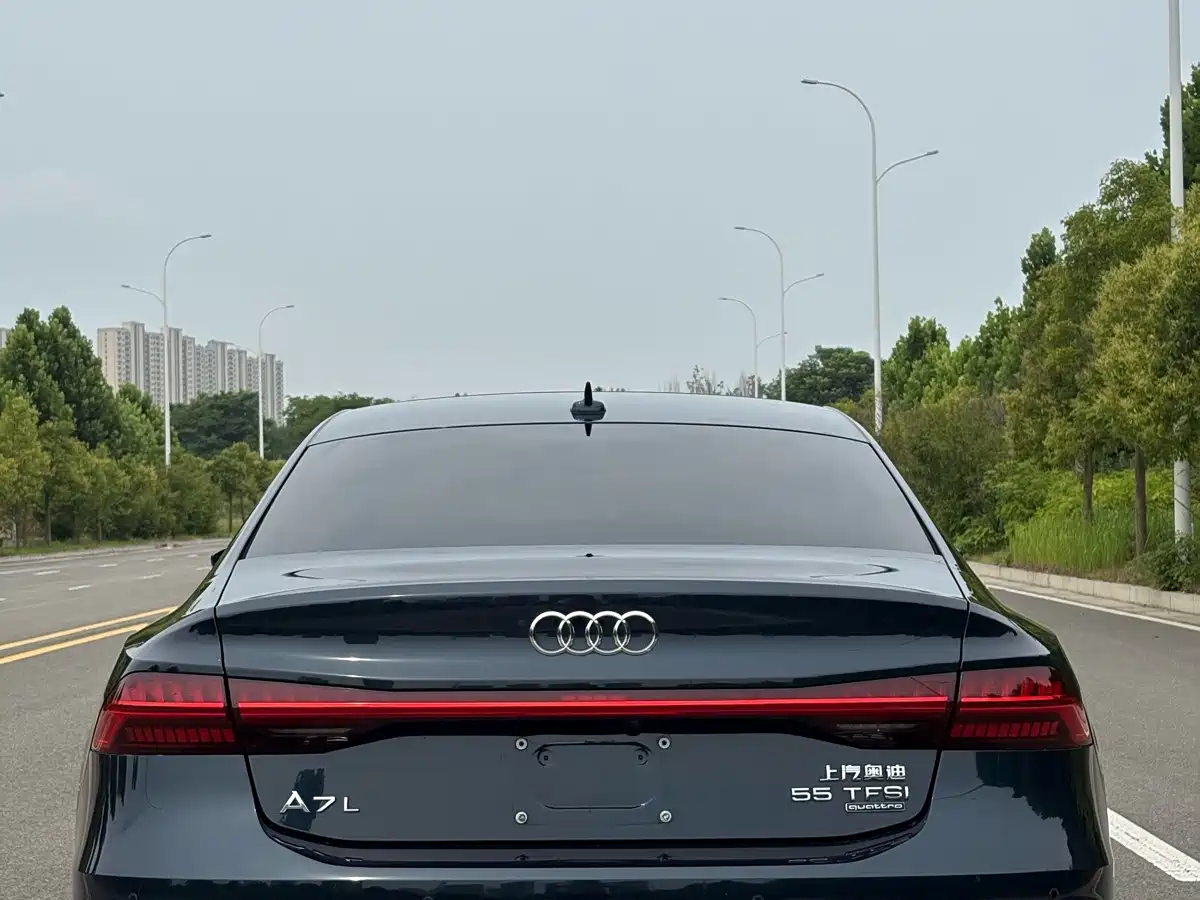 Фото 8 - Audi A7L
