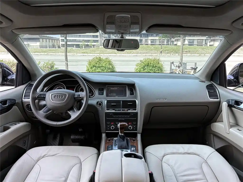 Audi Q7 2009 2010 4.2 FSI quattro Luxury Model