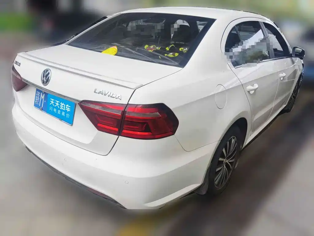 Фото 2 - Volkswagen Lavida
